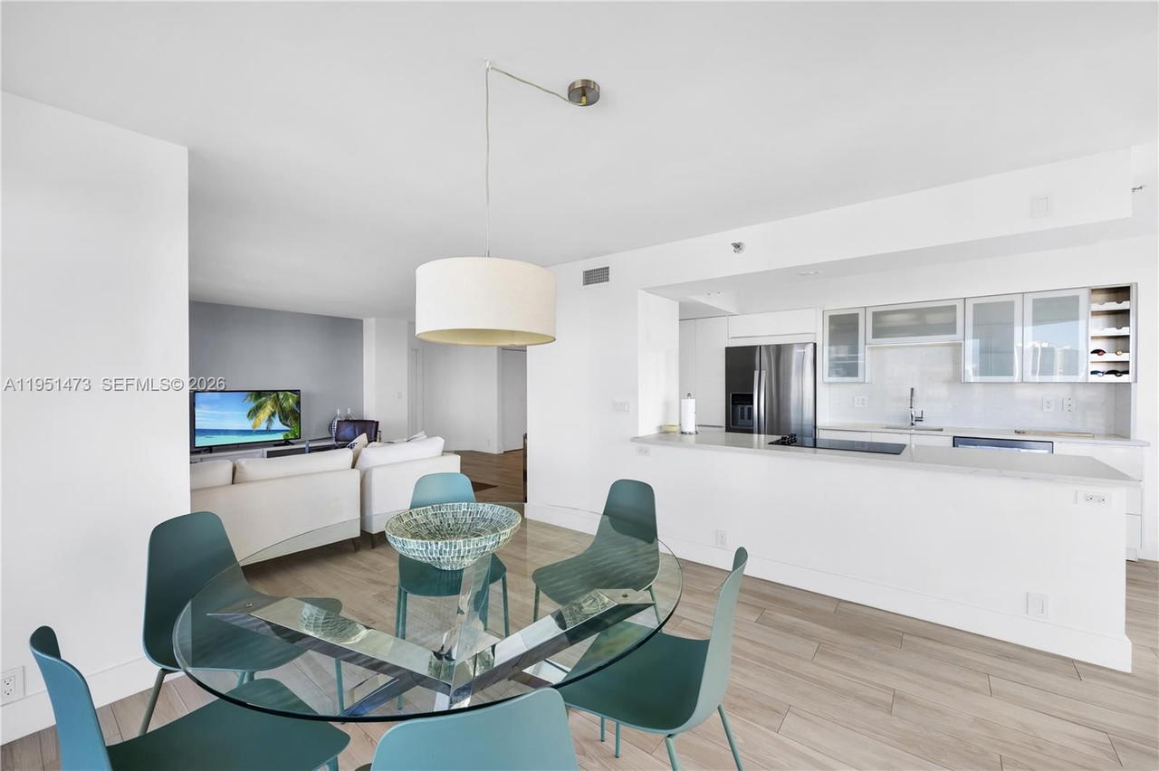 Real estate property located at 3530 Mystic Pointe Dr #1206, Miami-dade, Mystic Pointe Tower 500 C, Aventura, FL