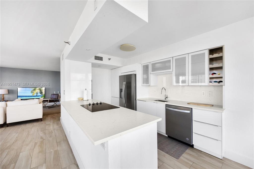 Real estate property located at 3530 Mystic Pointe Dr #1206, Miami-dade, Mystic Pointe Tower 500 C, Aventura, FL