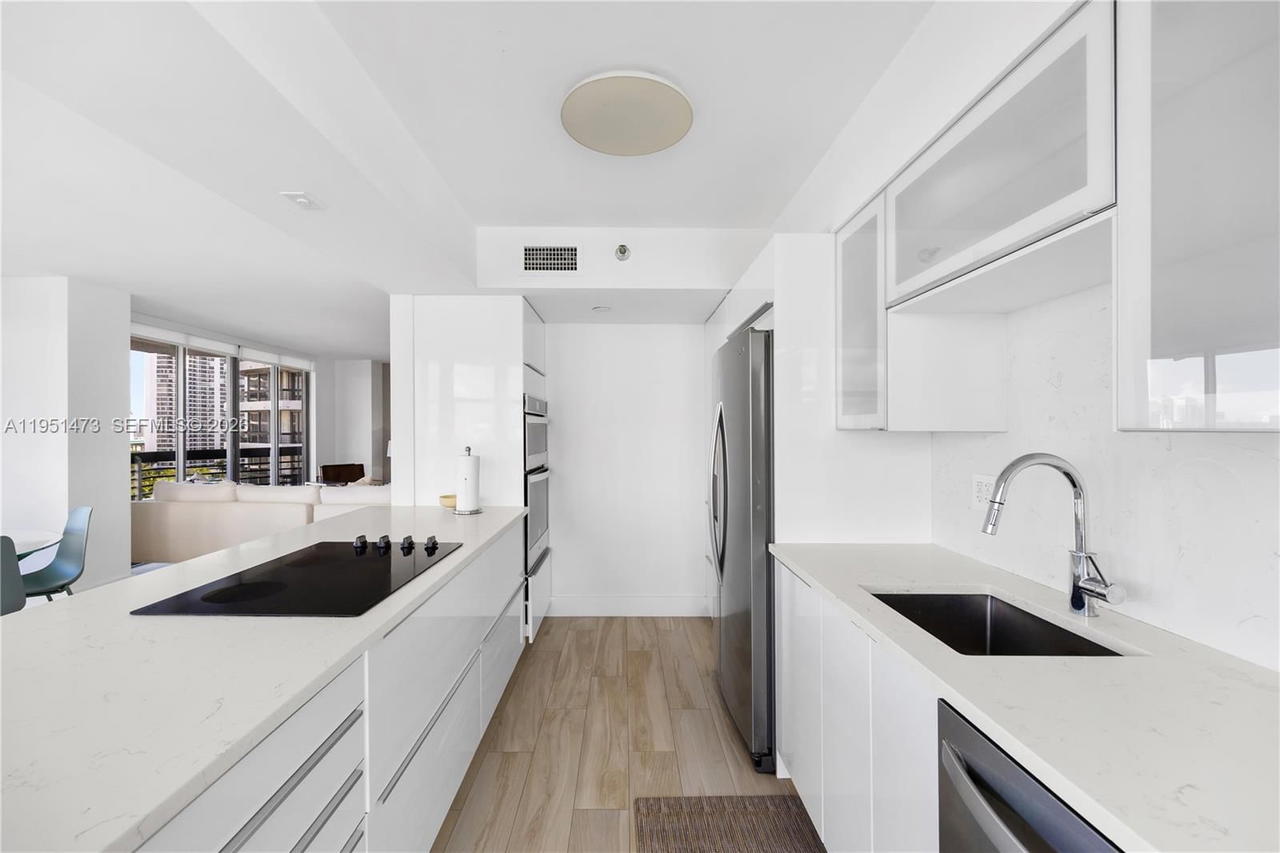 Real estate property located at 3530 Mystic Pointe Dr #1206, Miami-dade, Mystic Pointe Tower 500 C, Aventura, FL