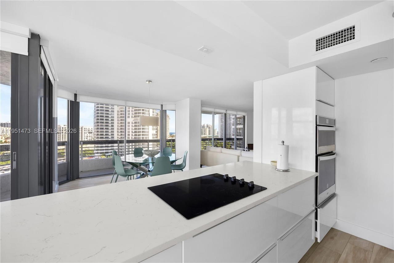 Real estate property located at 3530 Mystic Pointe Dr #1206, Miami-dade, Mystic Pointe Tower 500 C, Aventura, FL