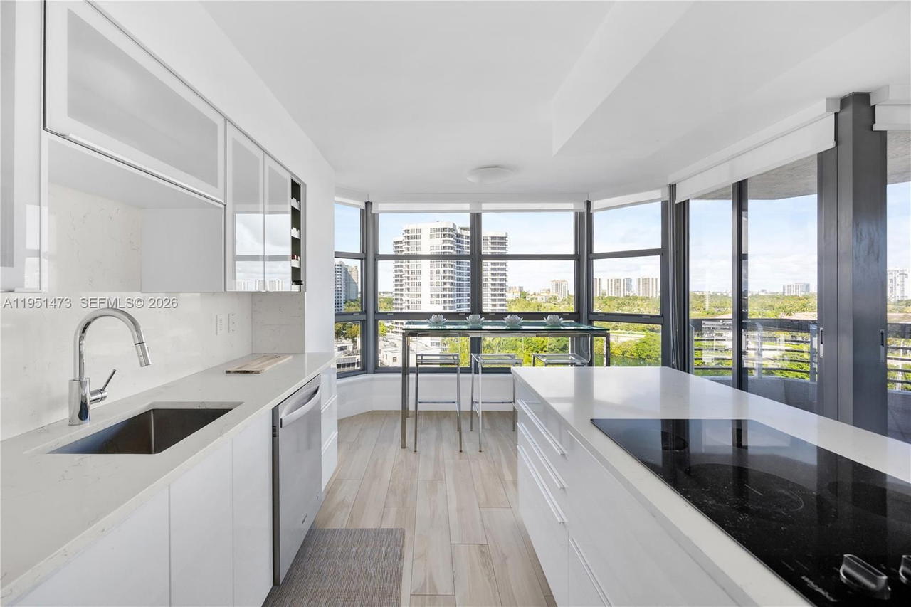 Real estate property located at 3530 Mystic Pointe Dr #1206, Miami-dade, Mystic Pointe Tower 500 C, Aventura, FL