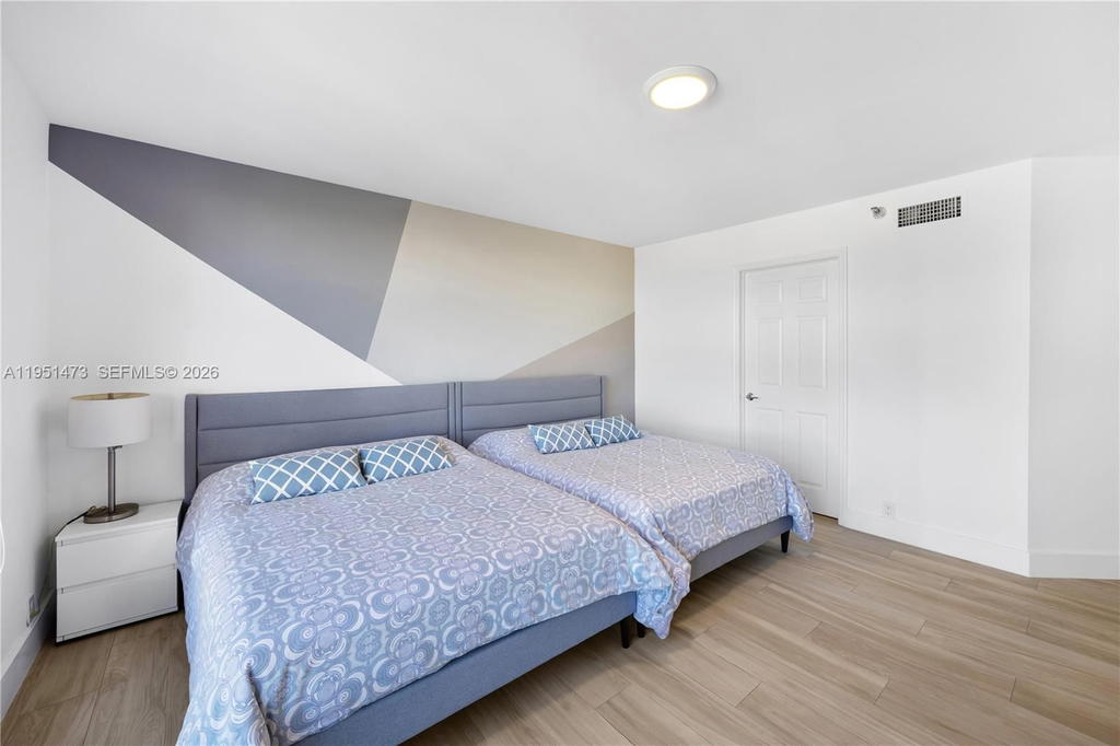 Real estate property located at 3530 Mystic Pointe Dr #1206, Miami-dade, Mystic Pointe Tower 500 C, Aventura, FL