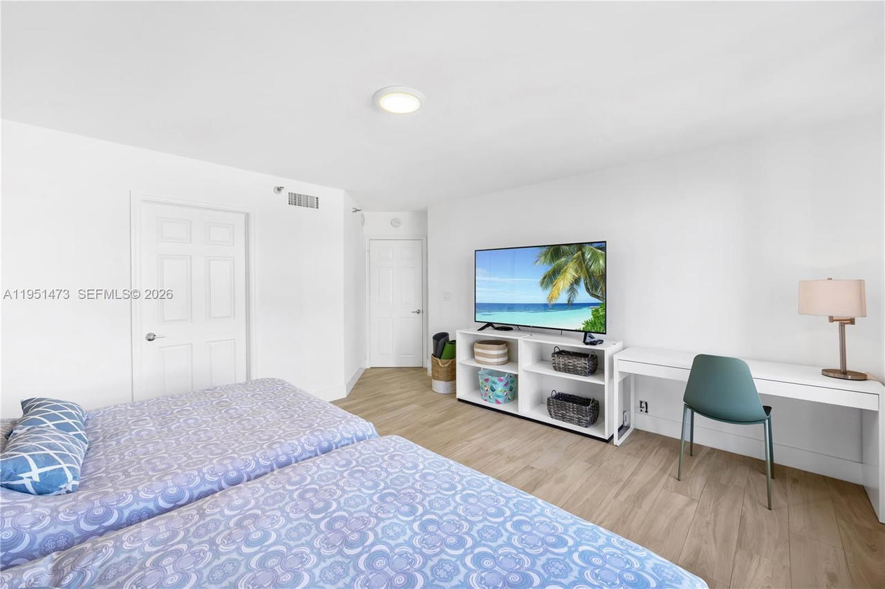 Real estate property located at 3530 Mystic Pointe Dr #1206, Miami-dade, Mystic Pointe Tower 500 C, Aventura, FL