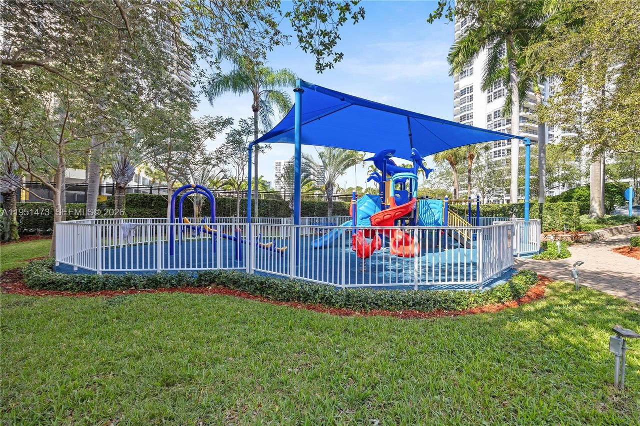 Real estate property located at 3530 Mystic Pointe Dr #1206, Miami-dade, Mystic Pointe Tower 500 C, Aventura, FL