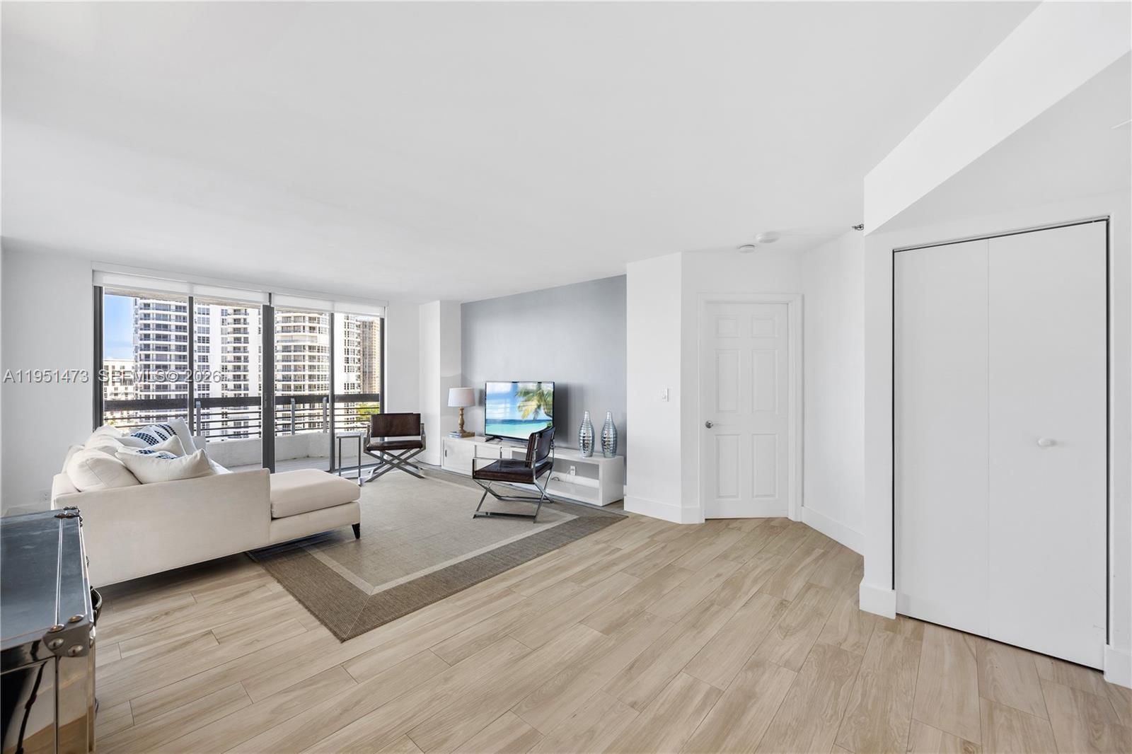 Real estate property located at 3530 Mystic Pointe Dr #1206, Miami-dade, Mystic Pointe Tower 500 C, Aventura, FL
