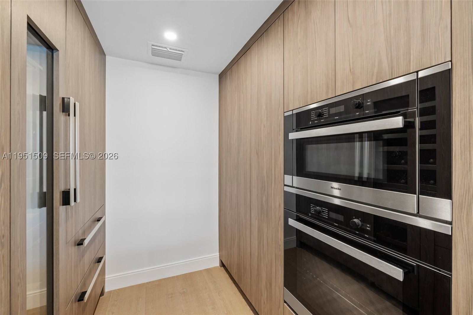 Real estate property located at 2225 Fisher Island Dr #3205, Miami-dade, Bayside Village Condo, Miami Beach, FL