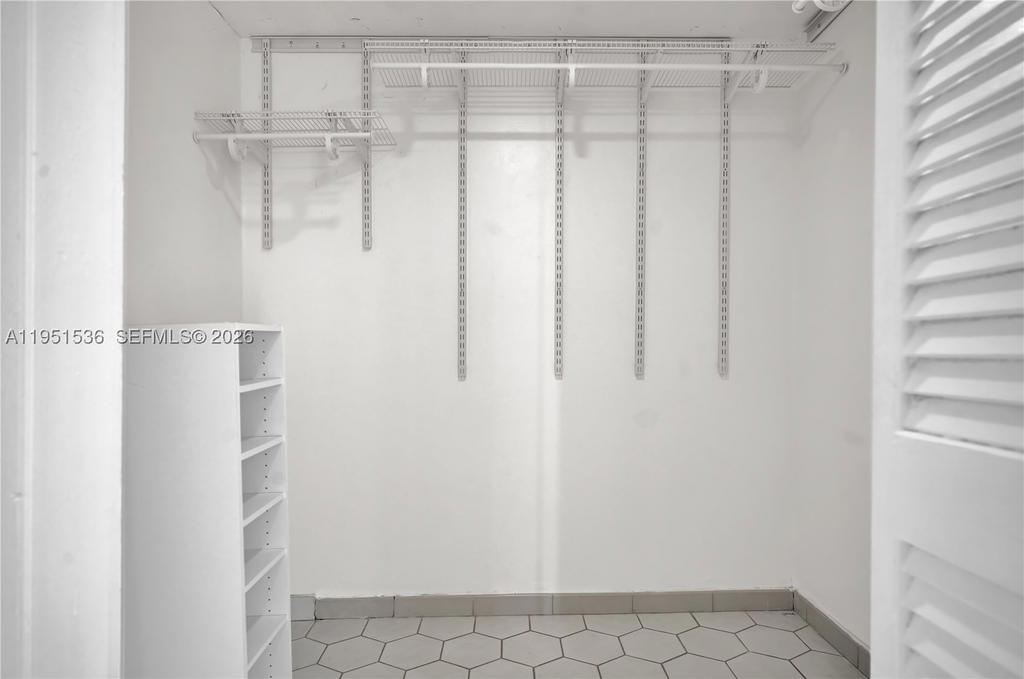 Real estate property located at 11111 Biscayne Blvd #21C, Miami-dade, Jockey Club Condo, Miami, FL