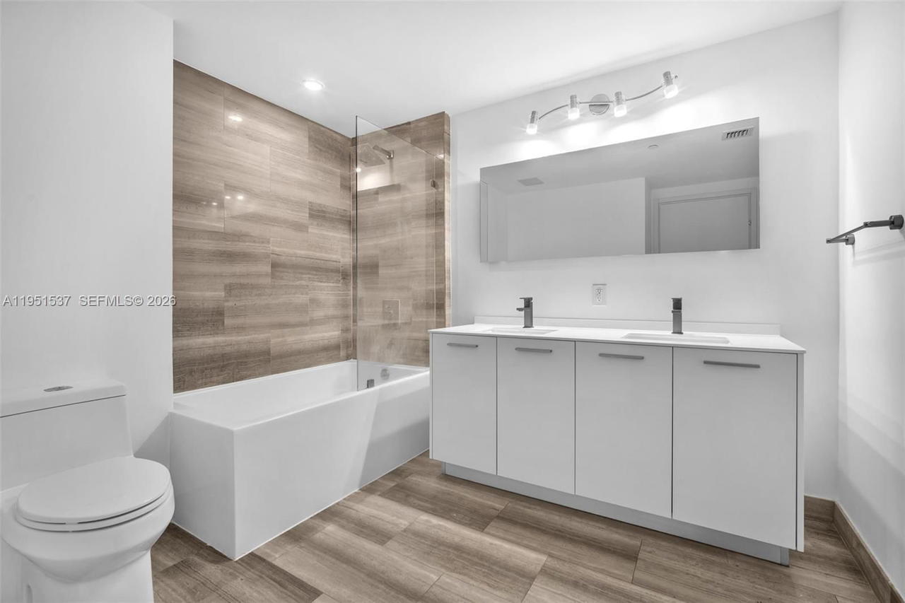 Real estate property located at 1300 Brickell Bay Dr #2507, Miami-dade, Brickellhouse Condo, Miami, FL