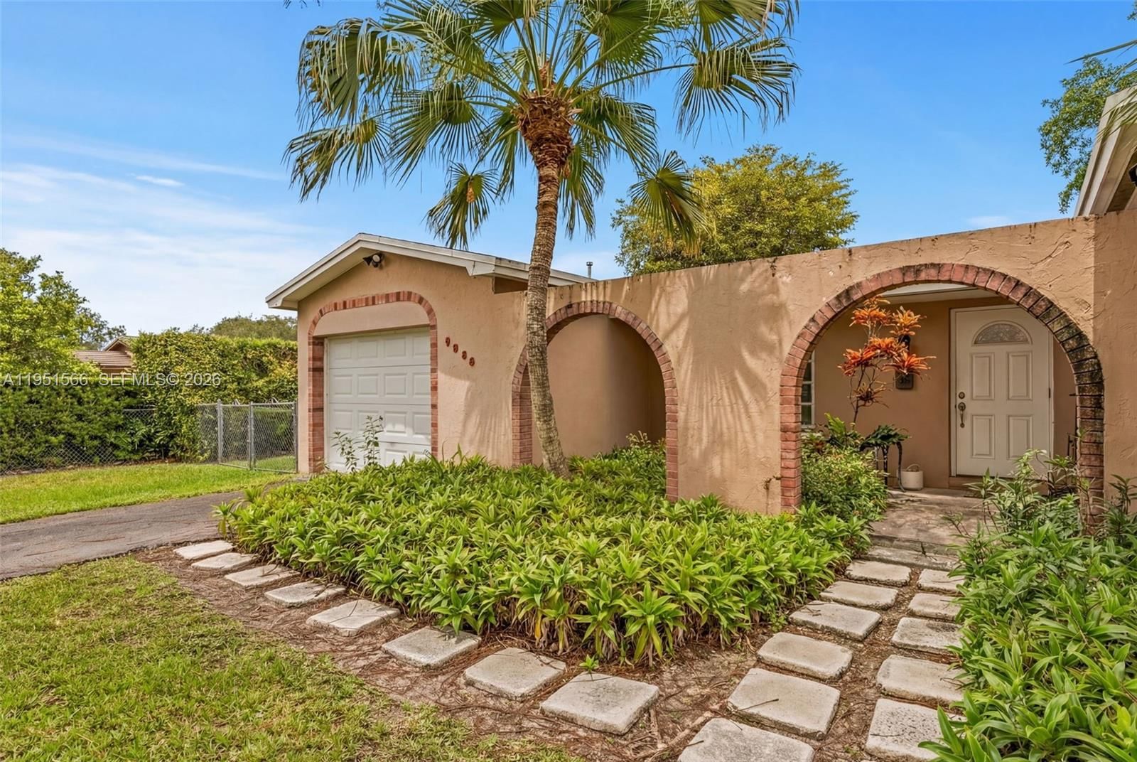 Real estate property located at 9925 97th Pl, Miami-dade, Kendale South Sec 1, Miami, FL