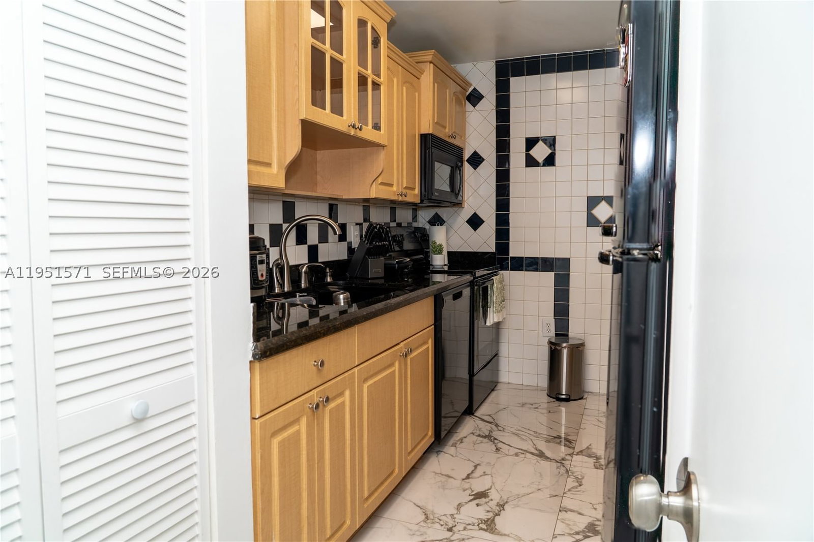 Real estate property located at 854 87th Ave #405, Miami-dade, Sandalwood Condo Apts, Miami, FL