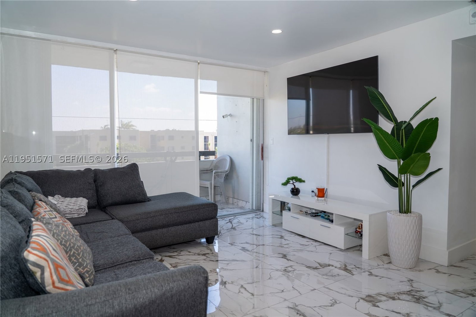 Real estate property located at 854 87th Ave #405, Miami-dade, Sandalwood Condo Apts, Miami, FL