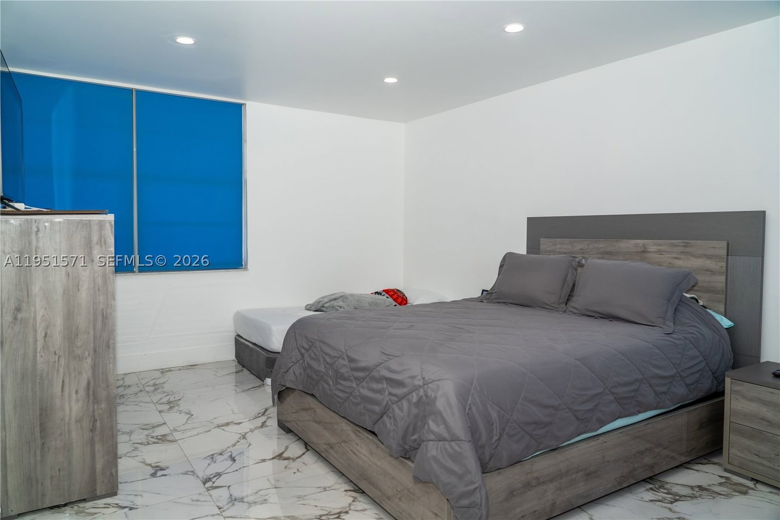 Real estate property located at 854 87th Ave #405, Miami-dade, Sandalwood Condo Apts, Miami, FL