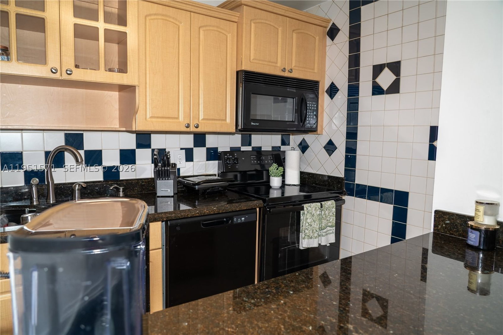 Real estate property located at 854 87th Ave #405, Miami-dade, Sandalwood Condo Apts, Miami, FL