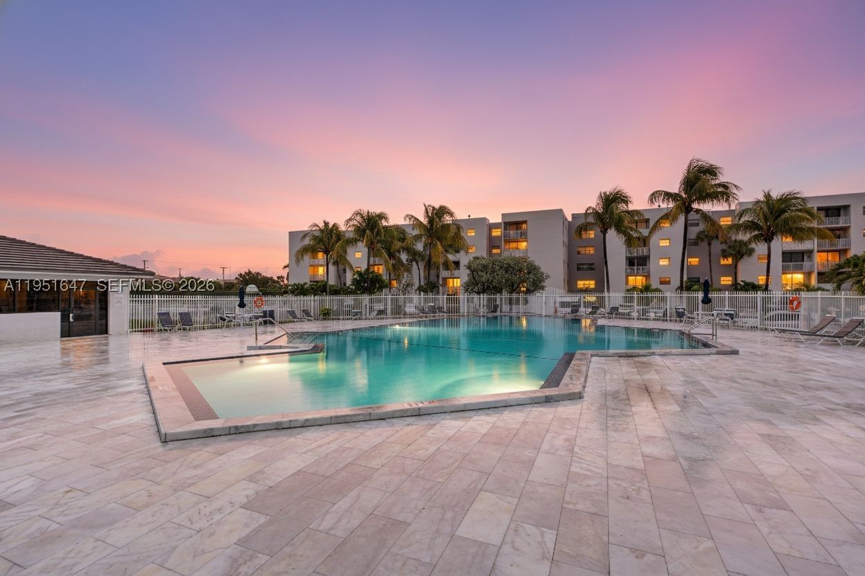 Real estate property located at 8145 7th St #315, Miami-dade, Fontainebleau Gardens Con, Miami, FL