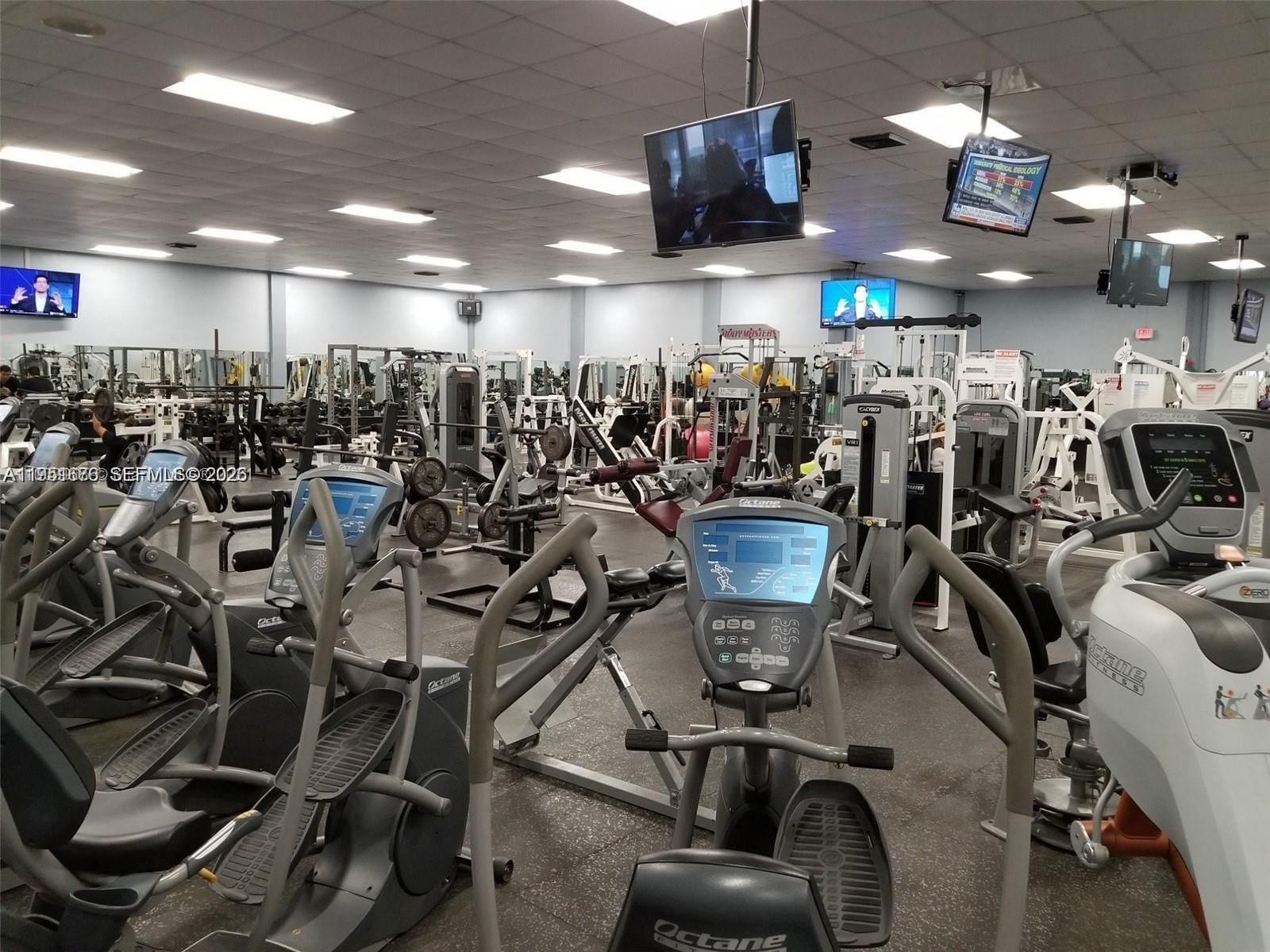 Real estate property located at 100 Lakeview Dr #108, Broward, Building Three Of Racquet, Weston, FL
