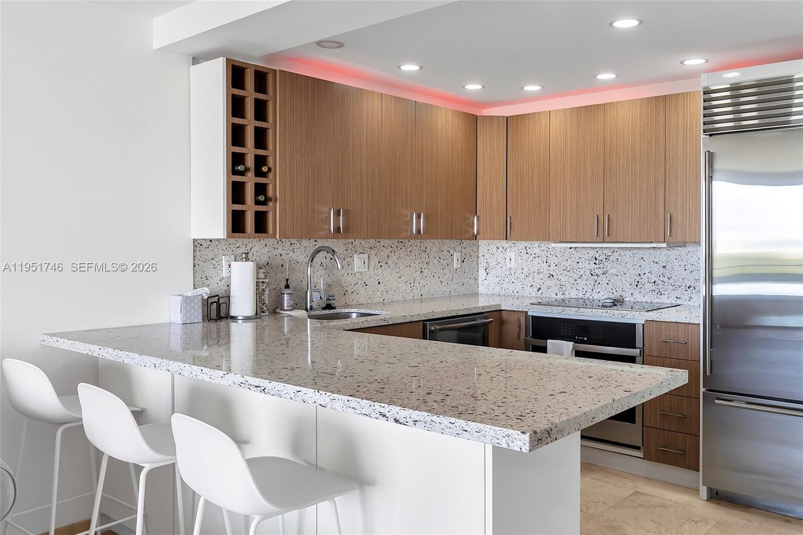 Real estate property located at 465 Ocean Dr #824, Miami-dade, Royal Atlantic Condo, Miami Beach, FL