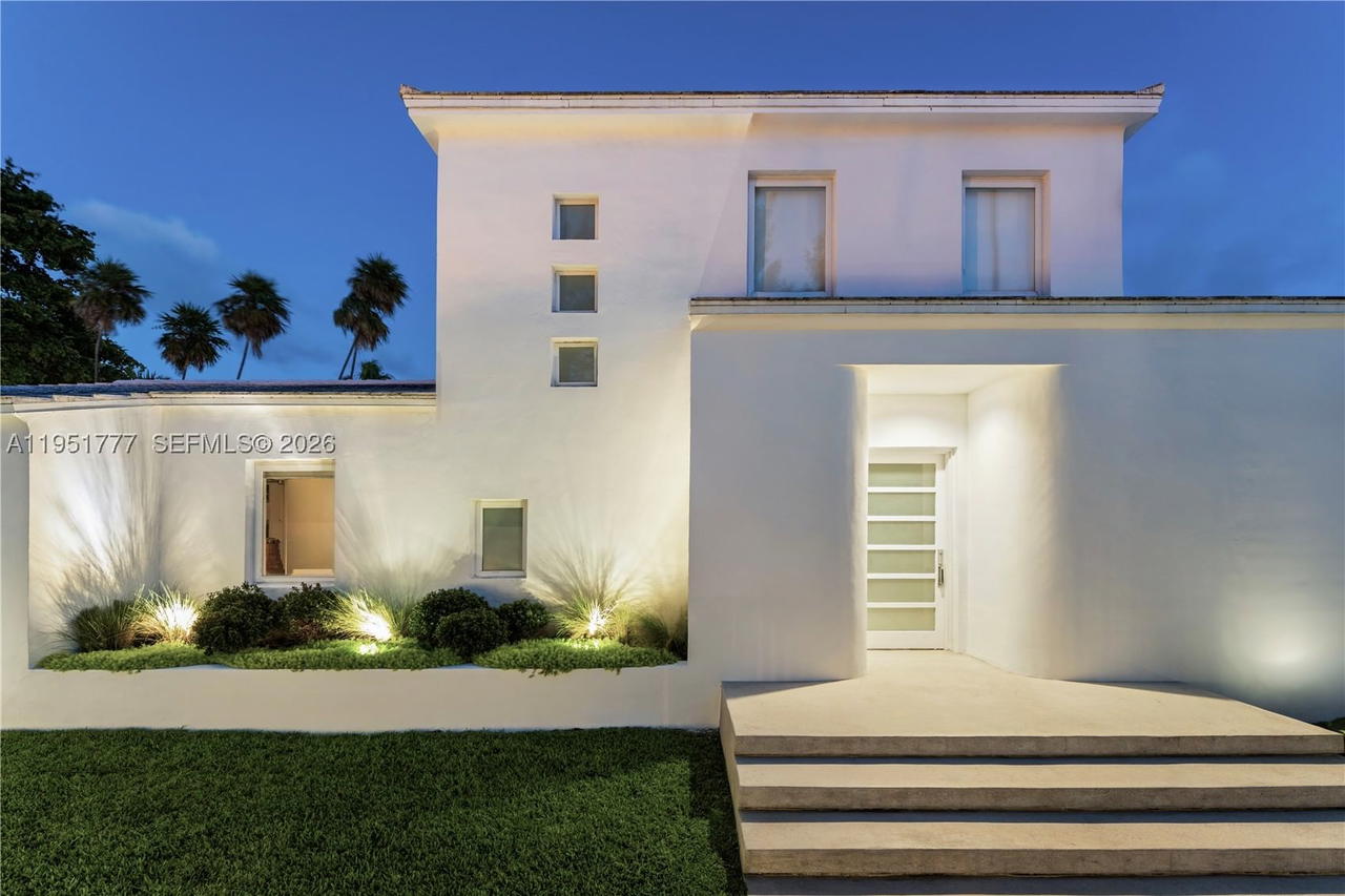 Real estate property located at 3325 Pine Tree Dr, Miami-dade, Flamingo Terrace Sub, Miami Beach, FL