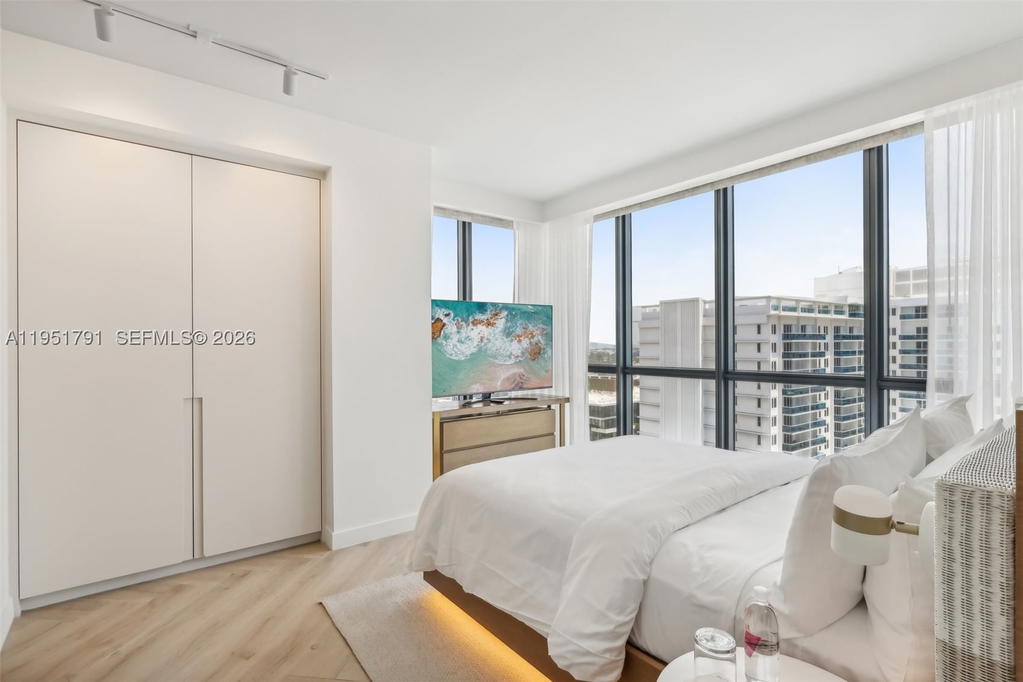 Real estate property located at 2201 Collins Ave #1511, Miami-dade, 2201 Collins Ave Condo, Miami Beach, FL