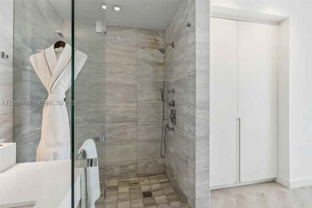 Real estate property located at 2201 Collins Ave #1511, Miami-dade, 2201 Collins Ave Condo, Miami Beach, FL