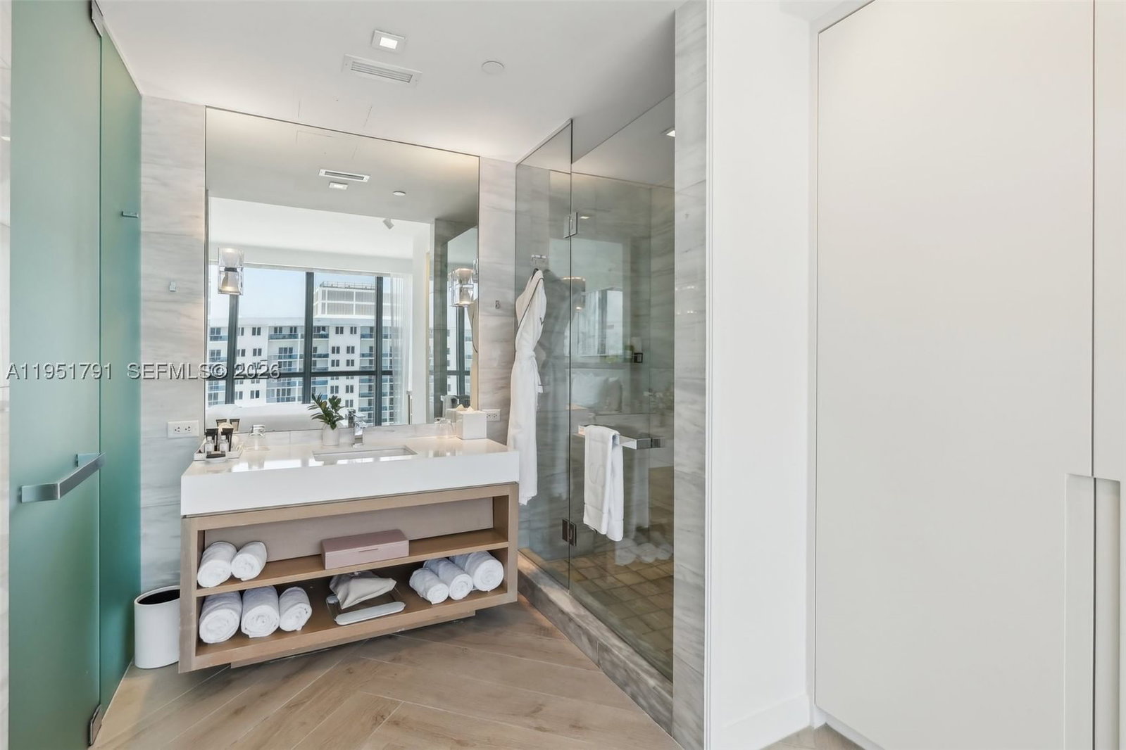 Real estate property located at 2201 Collins Ave #1511, Miami-dade, 2201 Collins Ave Condo, Miami Beach, FL