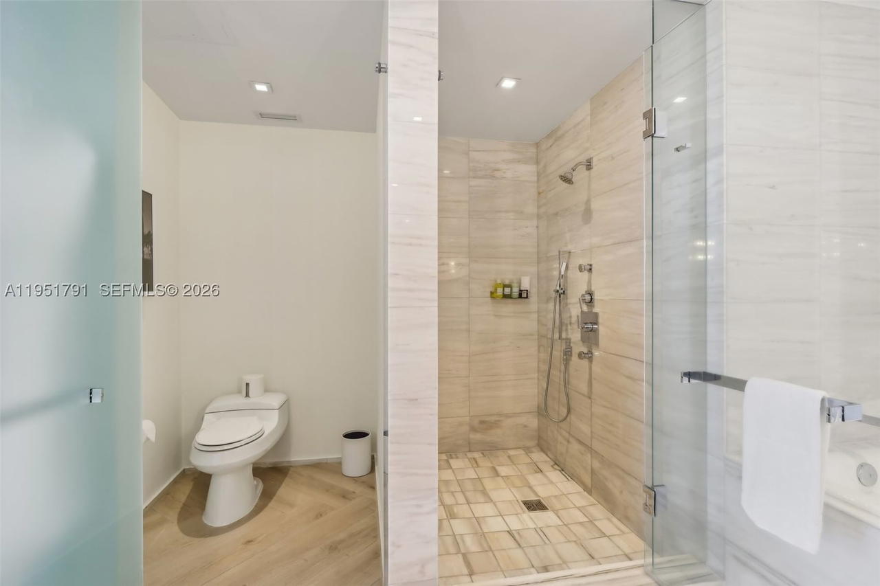 Real estate property located at 2201 Collins Ave #1511, Miami-dade, 2201 Collins Ave Condo, Miami Beach, FL