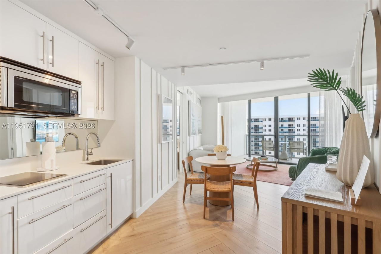 Real estate property located at 2201 Collins Ave #1511, Miami-dade, 2201 Collins Ave Condo, Miami Beach, FL