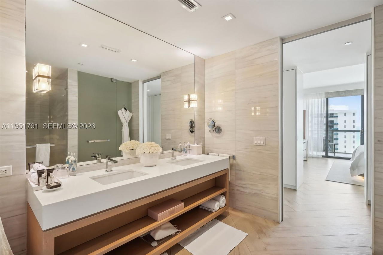 Real estate property located at 2201 Collins Ave #1511, Miami-dade, 2201 Collins Ave Condo, Miami Beach, FL