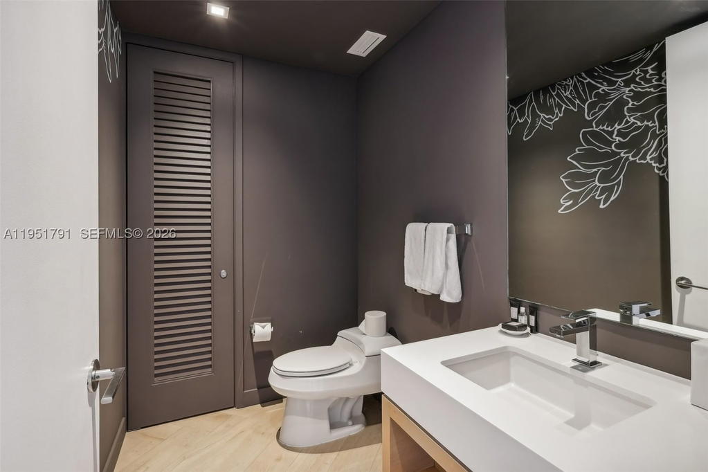Real estate property located at 2201 Collins Ave #1511, Miami-dade, 2201 Collins Ave Condo, Miami Beach, FL