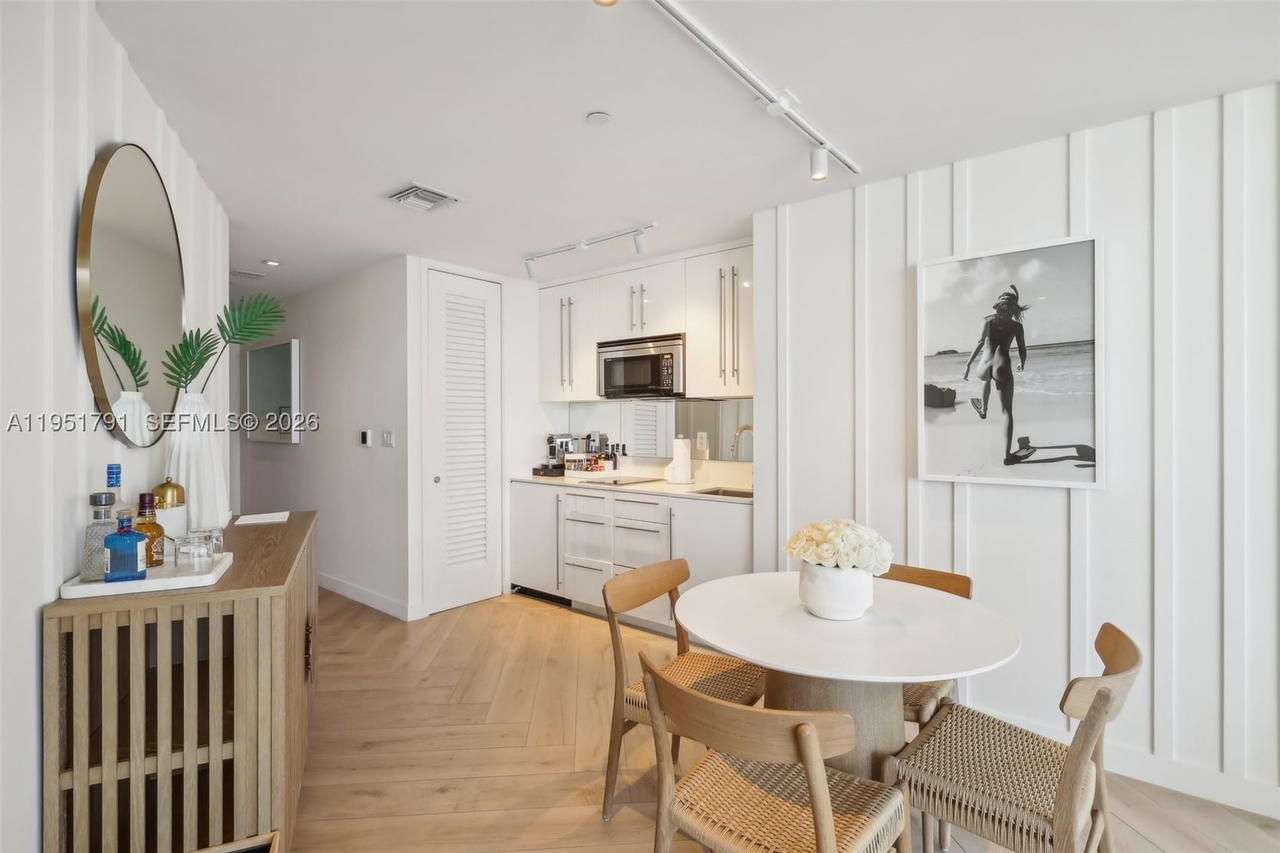 Real estate property located at 2201 Collins Ave #1511, Miami-dade, 2201 Collins Ave Condo, Miami Beach, FL