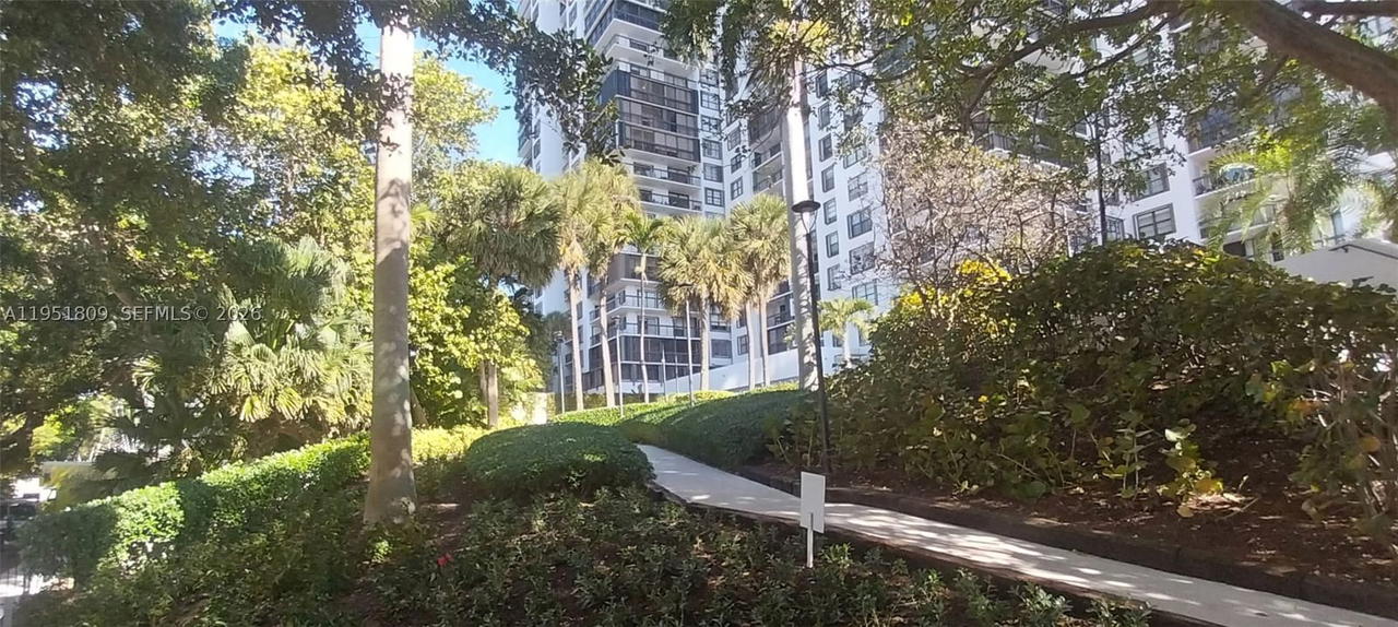 Real estate property located at 2333 Brickell Ave #602, Miami-dade, Brickell Bay Club Condo, Miami, FL