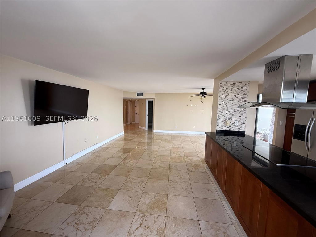 Real estate property located at 2333 Brickell Ave #602, Miami-dade, Brickell Bay Club Condo, Miami, FL