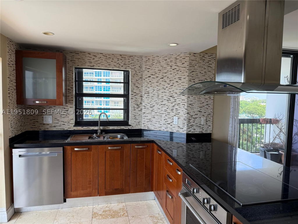 Real estate property located at 2333 Brickell Ave #602, Miami-dade, Brickell Bay Club Condo, Miami, FL