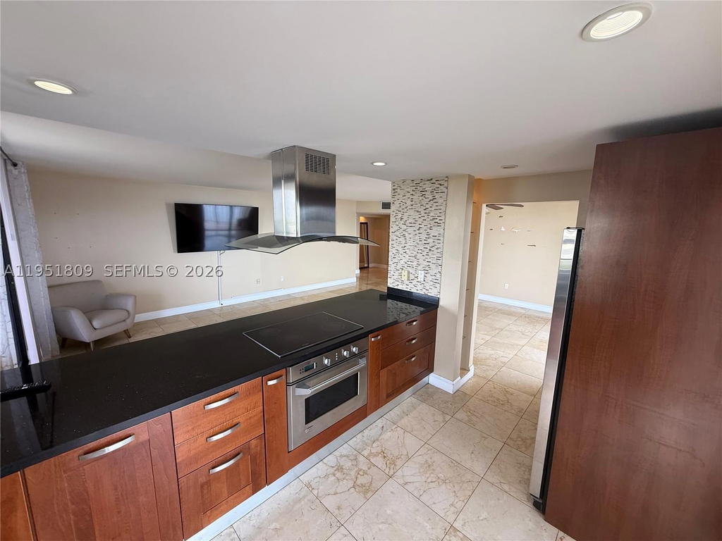 Real estate property located at 2333 Brickell Ave #602, Miami-dade, Brickell Bay Club Condo, Miami, FL