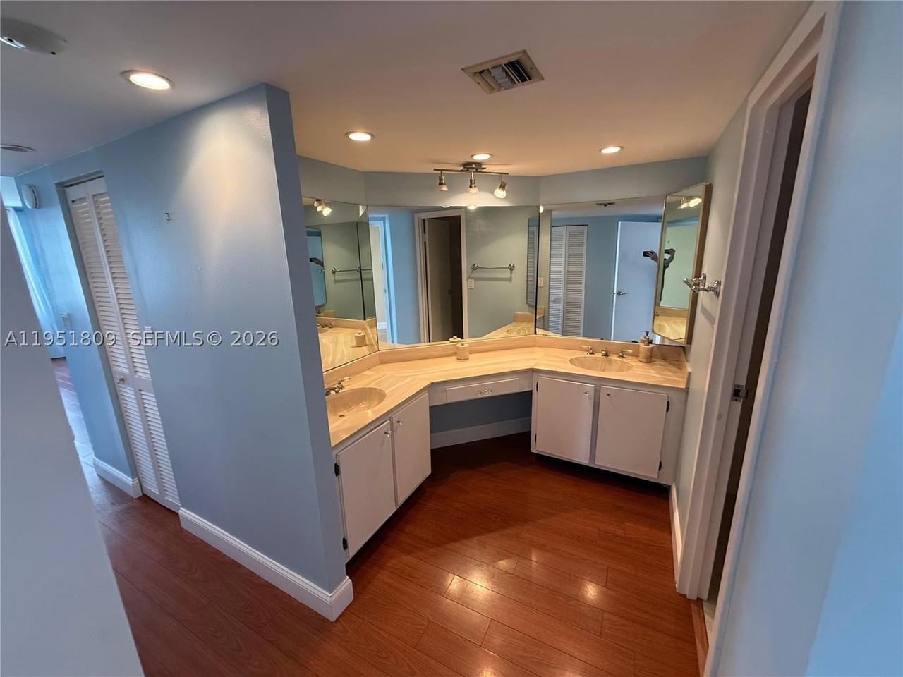 Real estate property located at 2333 Brickell Ave #602, Miami-dade, Brickell Bay Club Condo, Miami, FL