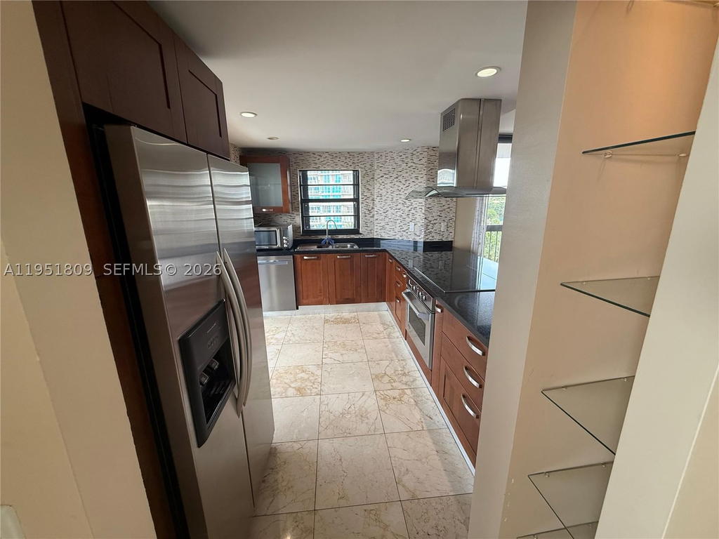 Real estate property located at 2333 Brickell Ave #602, Miami-dade, Brickell Bay Club Condo, Miami, FL