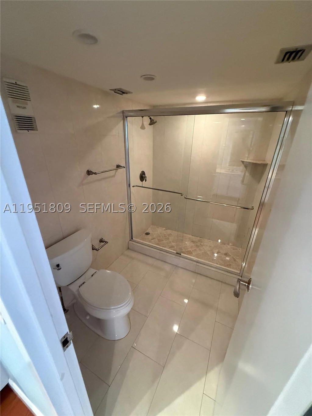 Real estate property located at 2333 Brickell Ave #602, Miami-dade, Brickell Bay Club Condo, Miami, FL