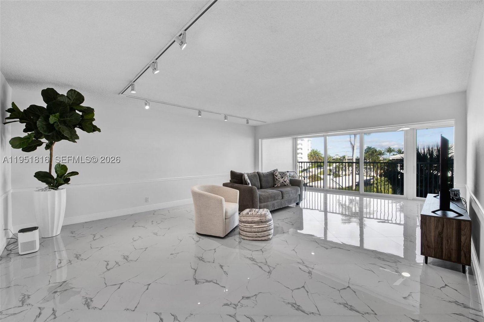 Real estate property located at 3101 47th Ct #303, Broward, Wilshire East Condo, Fort Lauderdale, FL