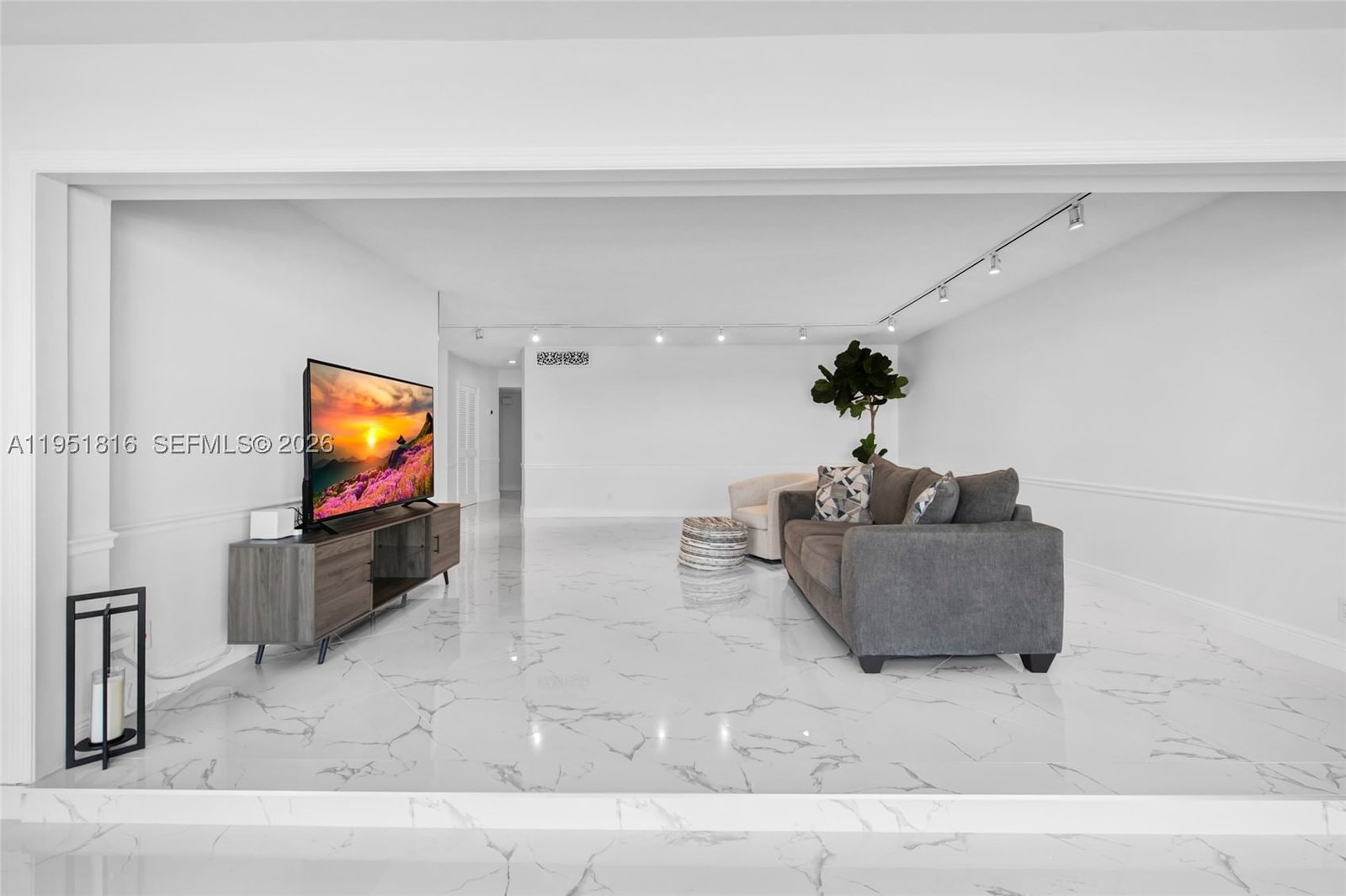 Real estate property located at 3101 47th Ct #303, Broward, Wilshire East Condo, Fort Lauderdale, FL