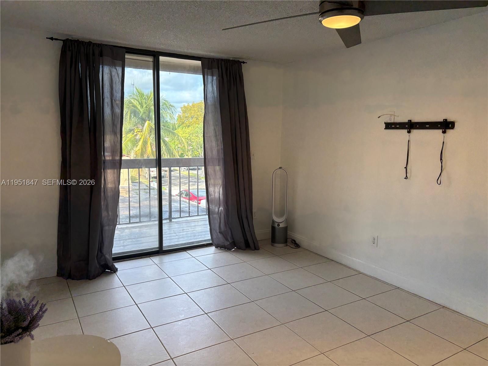 Real estate property located at 20537 6th Ct, Miami-dade, Townhouses Of The Calif C, Miami, FL
