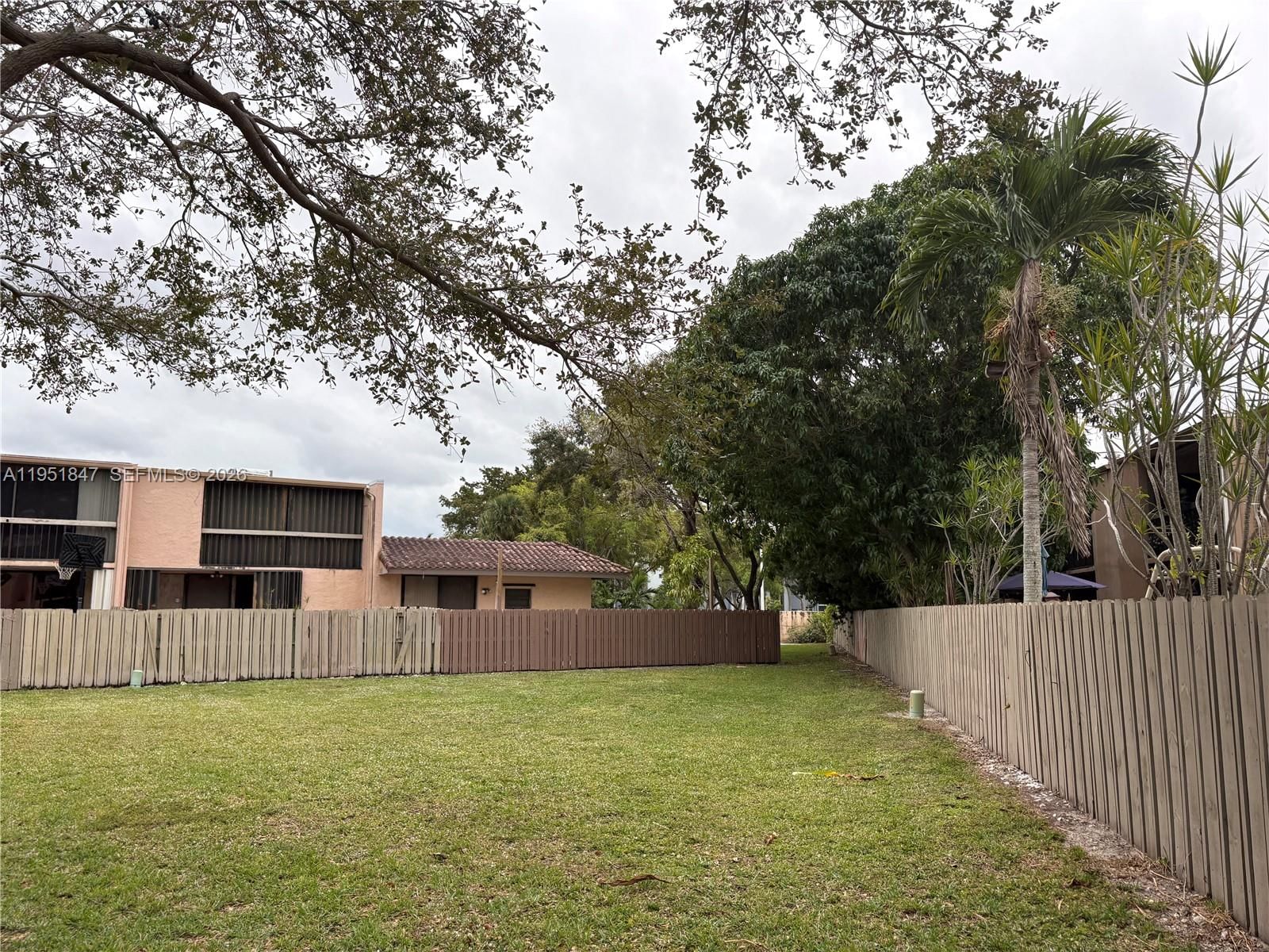 Real estate property located at 20537 6th Ct, Miami-dade, Townhouses Of The Calif C, Miami, FL