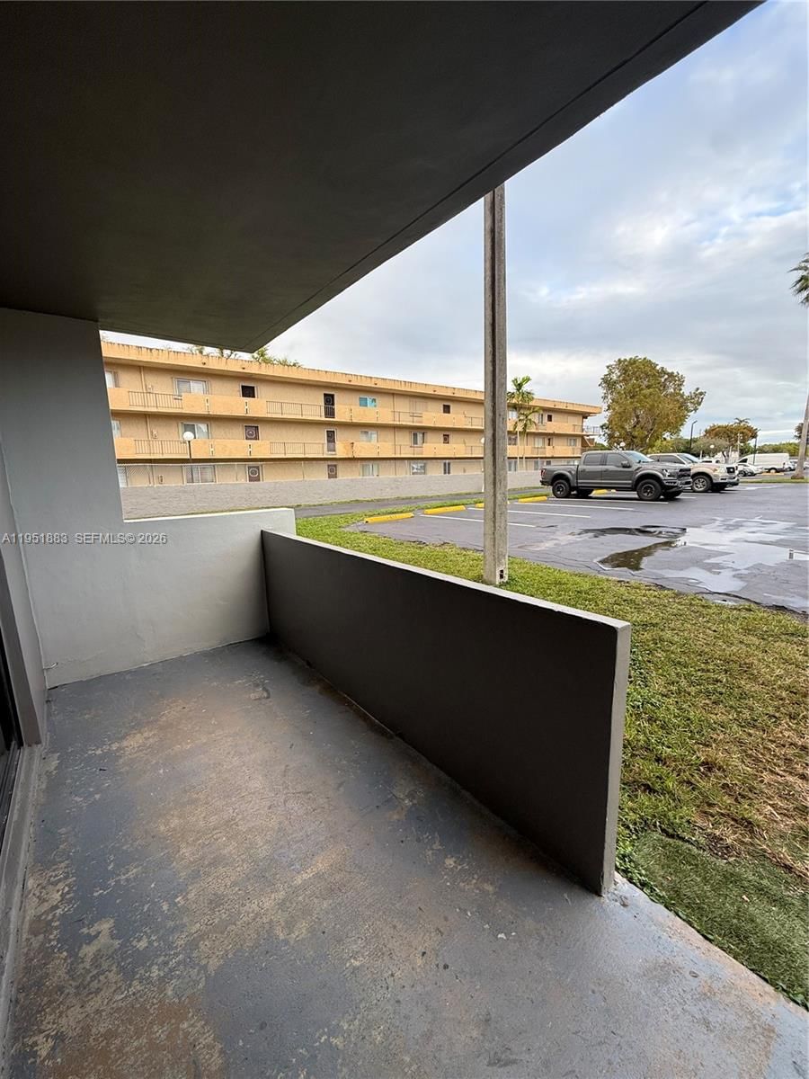 Real estate property located at 10431 Kendall Dr D104, Miami-dade, Nob Hill West Condo, Miami, FL