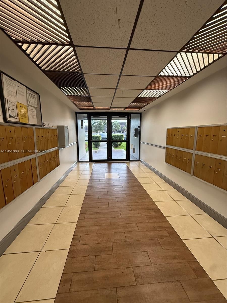 Real estate property located at 10431 Kendall Dr D104, Miami-dade, Nob Hill West Condo, Miami, FL