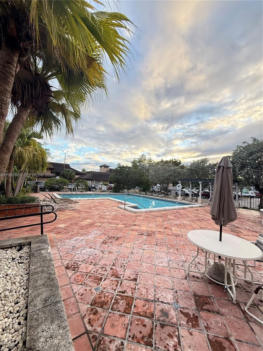 Real estate property located at 10431 Kendall Dr D104, Miami-dade, Nob Hill West Condo, Miami, FL