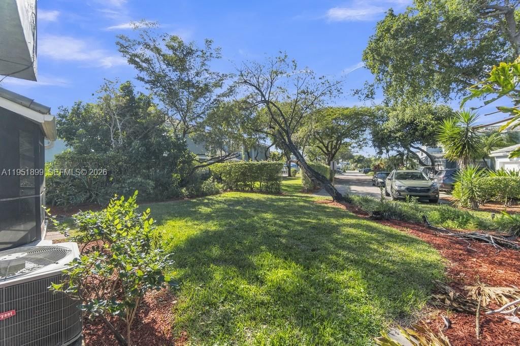 Real estate property located at 8209 Waterford Ave, Broward, Waterford, Tamarac, FL