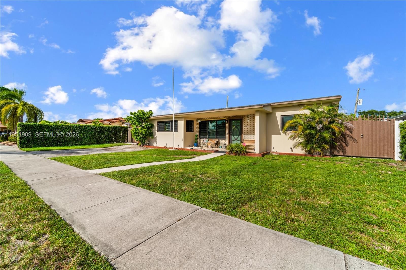 Real estate property located at 8065 14th Ct, Miami-dade, Palm Springs Lakes 2nd Ad, Hialeah, FL