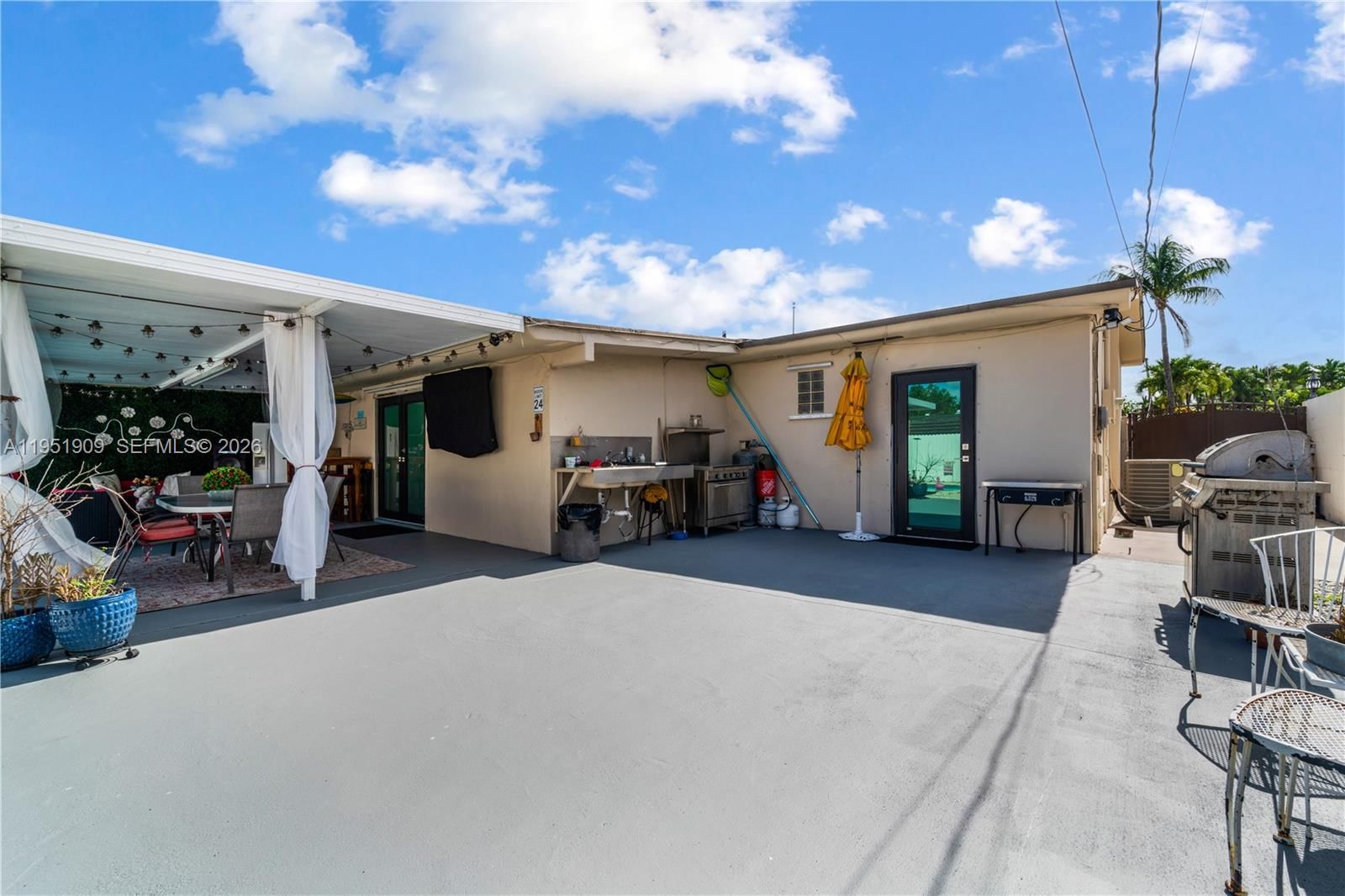 Real estate property located at 8065 14th Ct, Miami-dade, Palm Springs Lakes 2nd Ad, Hialeah, FL