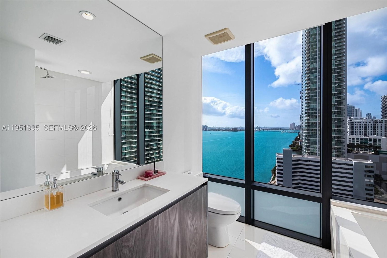 Real estate property located at 3131 7th Ave #1701, Miami-dade, One Paraiso Condo, Miami, FL