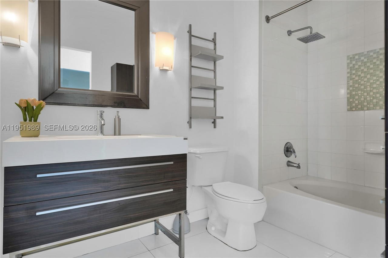 Real estate property located at 2001 Biscayne Blvd #3213, Miami-dade, Cite Condo, Miami, FL