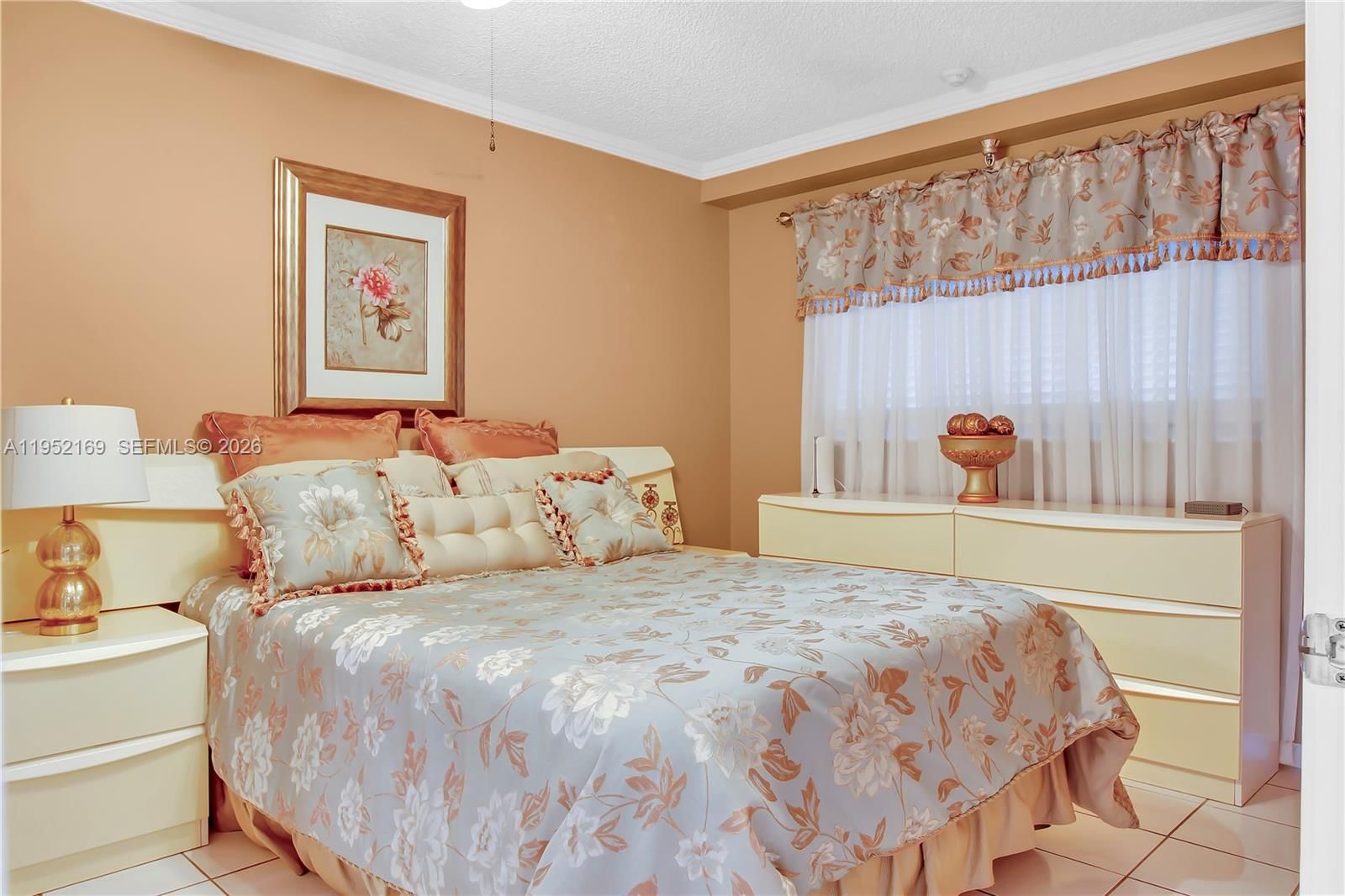 Real estate property located at 17800 Bay Rd #605, Miami-dade, Le Laurier Condo, Sunny Isles Beach, FL