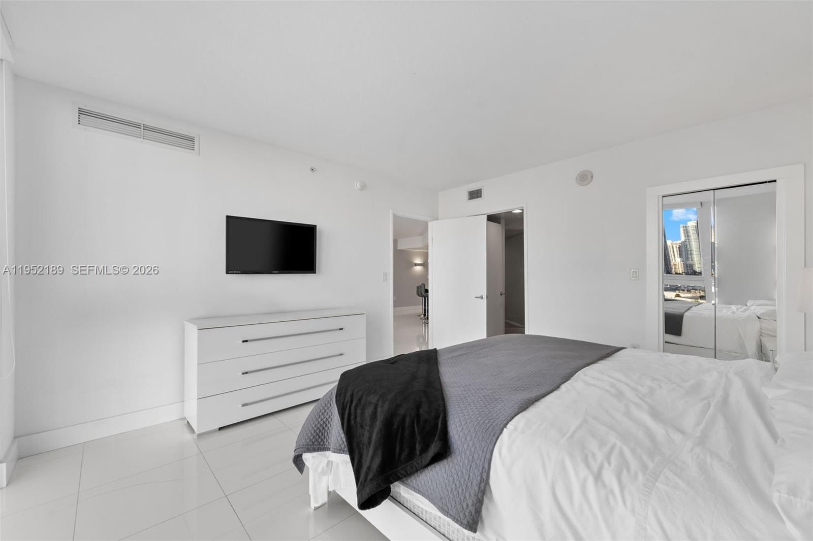 Real estate property located at 250 Sunny Isles Blvd #3-802, Miami-dade, St Tropez On The Bay Iii, Sunny Isles Beach, FL